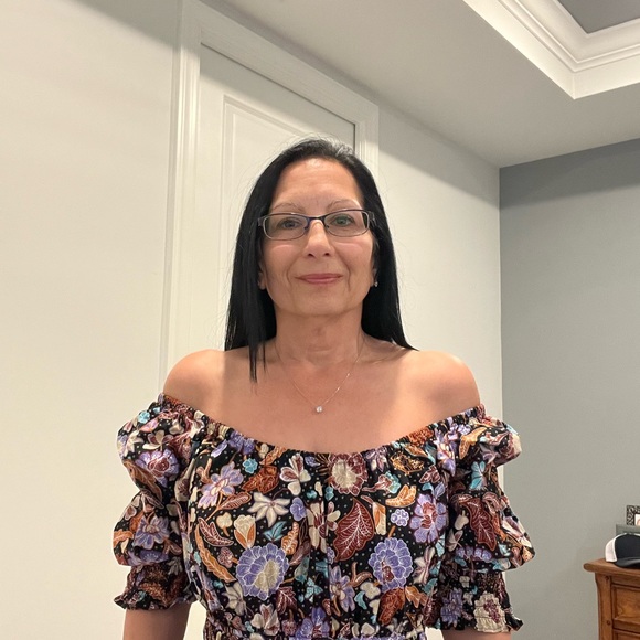 Peasant style - can be worn off the shoulders. - Picture 5 of 5